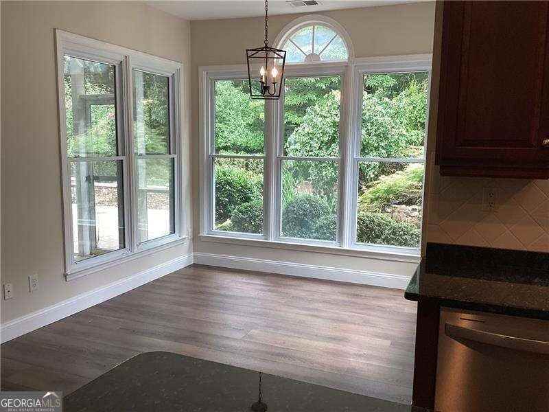 402 Woodbrook Ct - Photo 3 of 22