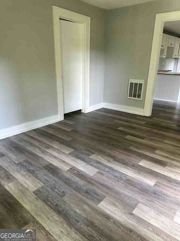 6 Windsor Dr - Photo 2 of 8