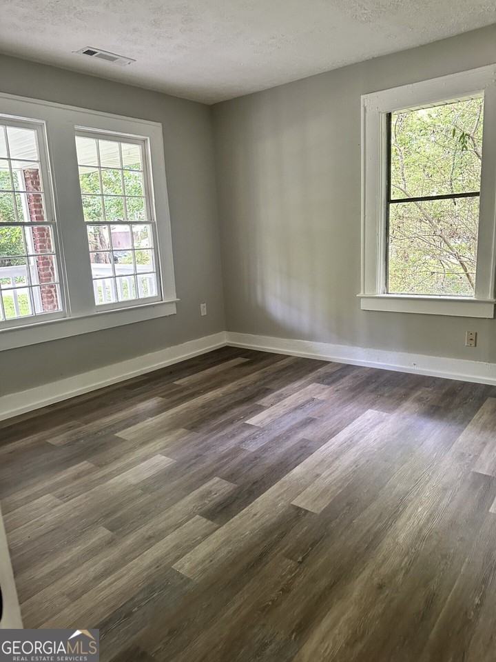 6 Windsor Dr - Photo 3 of 8