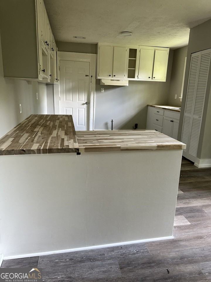 6 Windsor Dr - Photo 4 of 8
