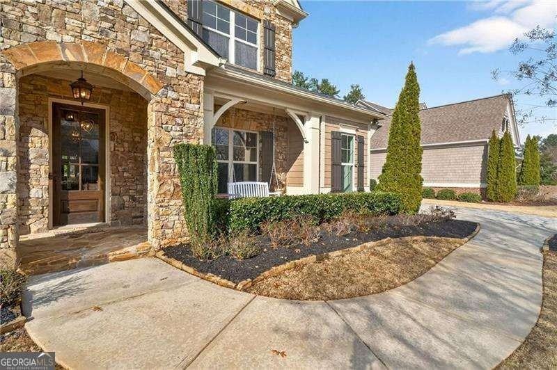 2607 Lulworth Ln - Photo 4 of 50