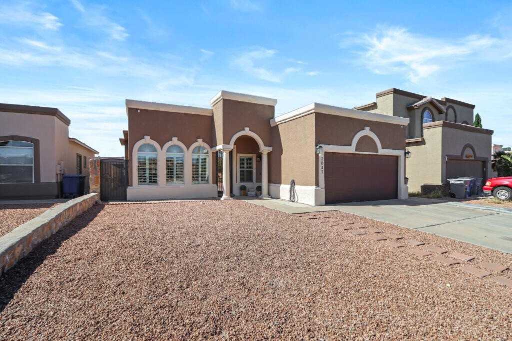 2037 Shreya St - Photo 2 of 40