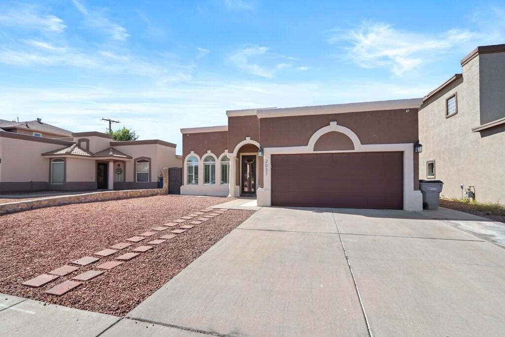 2037 Shreya St - Photo 3 of 40