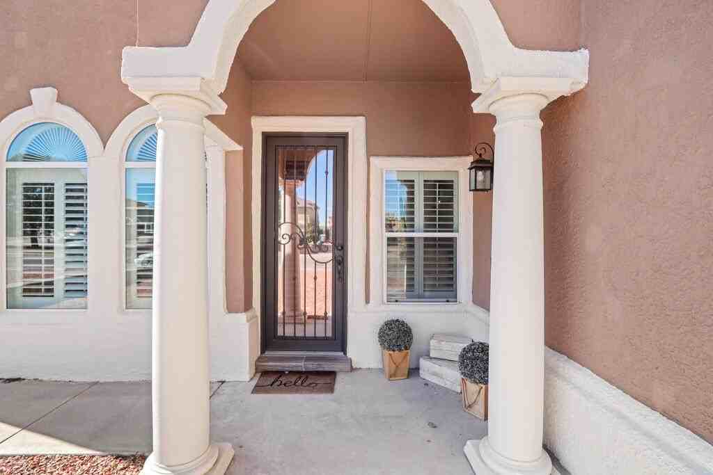 2037 Shreya St - Photo 4 of 40