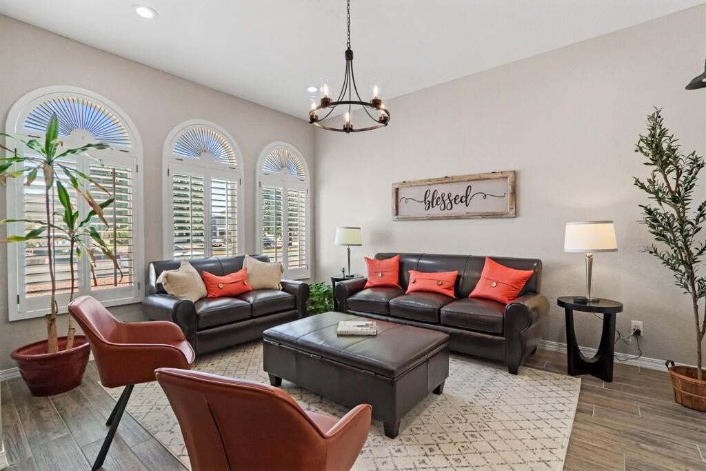 2037 Shreya St - Photo 6 of 40