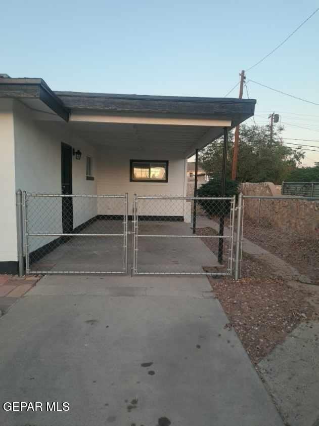 986 Gloria St - Photo 2 of 16