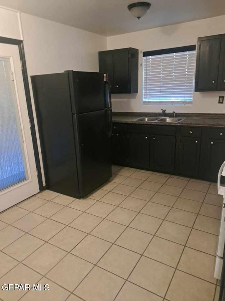 986 Gloria St - Photo 5 of 16