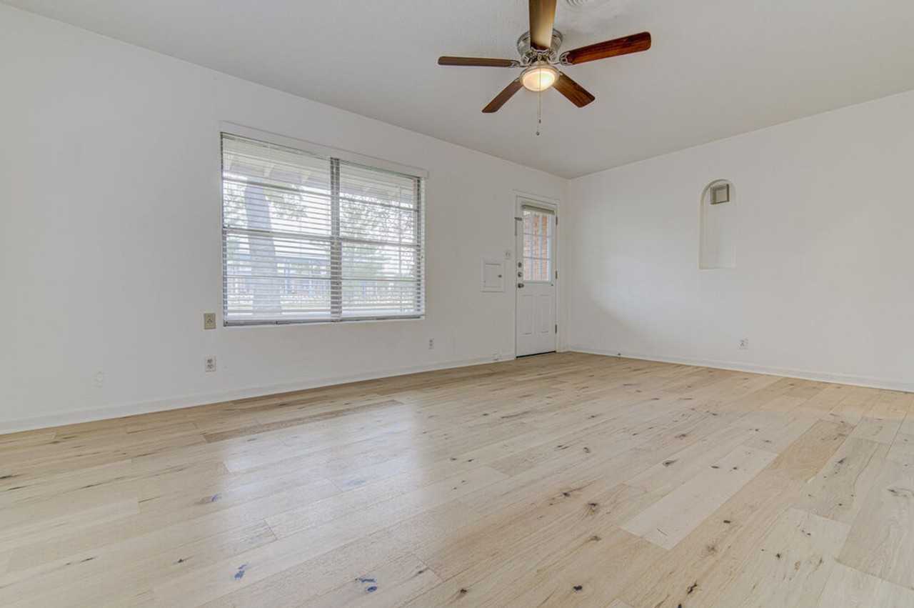 1711 Brentwood St - Photo 4 of 40