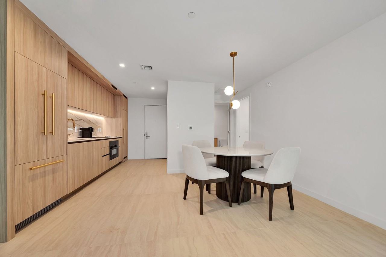 77 Se 5th St - Photo 5 of 34
