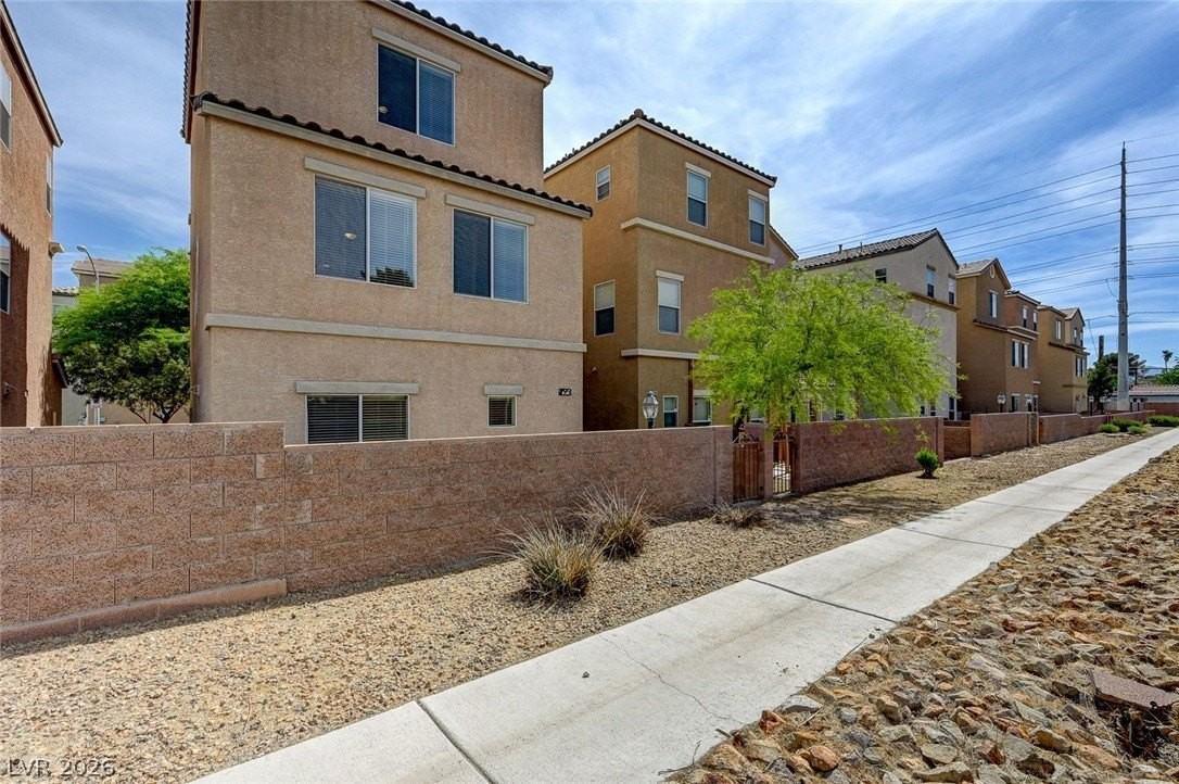 1645 Travis Jason Ave - Photo 3 of 23