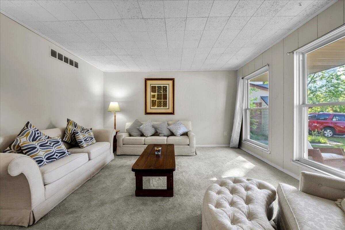 6155 Porteridge Ln - Photo 4 of 35