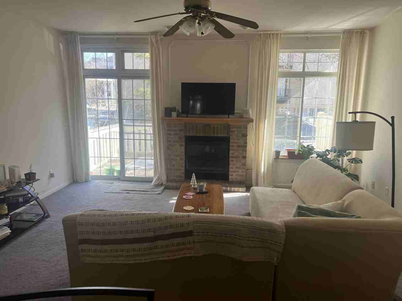 998 Catherine St - Photo 3 of 18