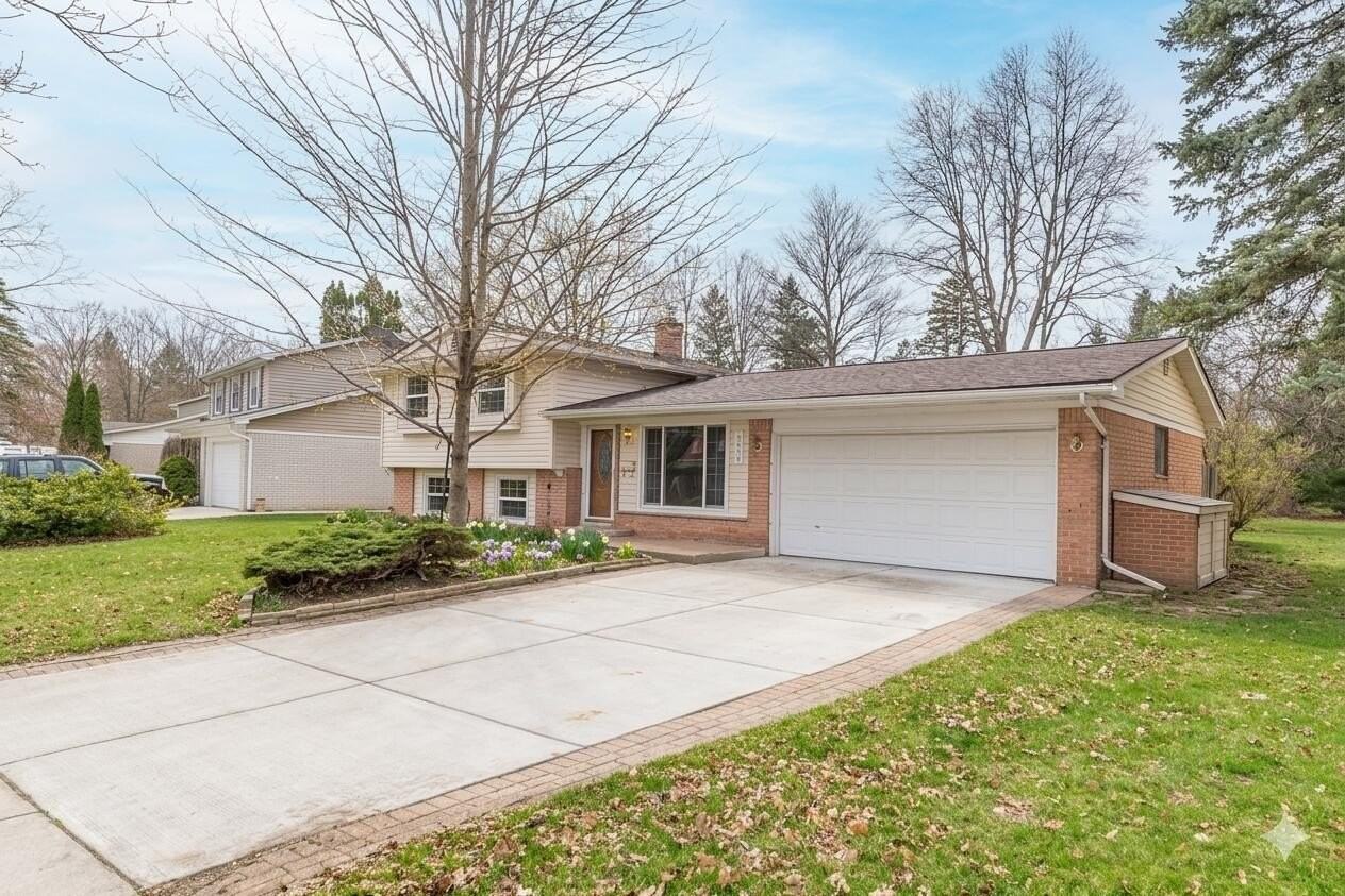 3212 Lockridge Dr - Photo 2 of 16