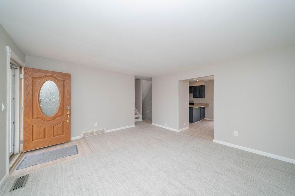 3212 Lockridge Dr - Photo 4 of 16