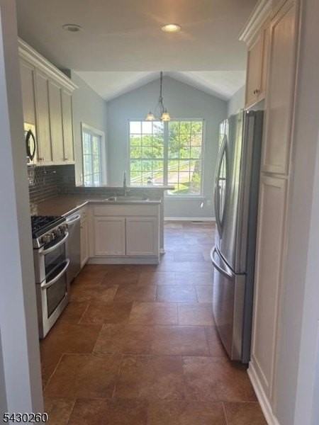305 Winding Hill Dr - Photo 5 of 16