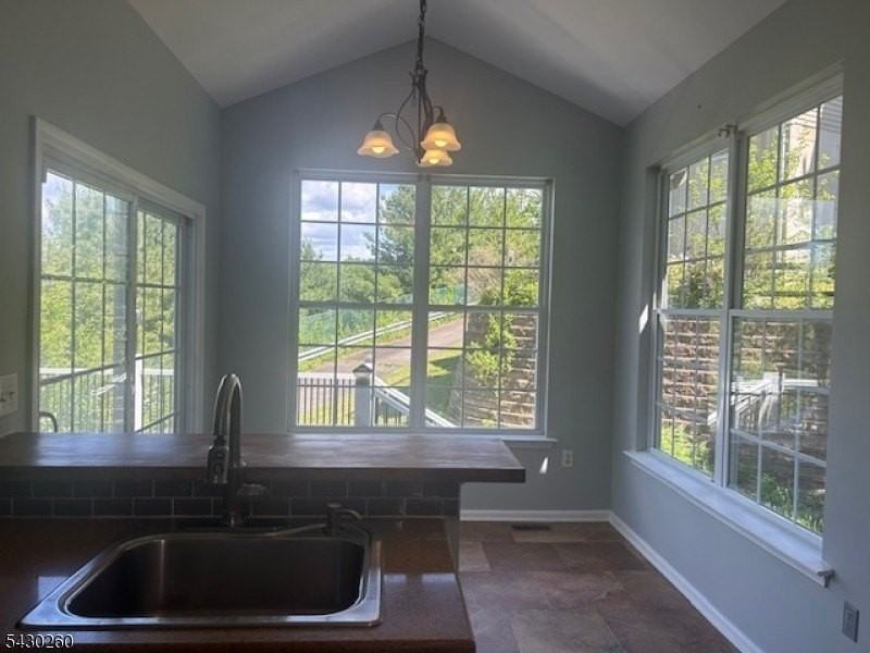 305 Winding Hill Dr - Photo 6 of 16