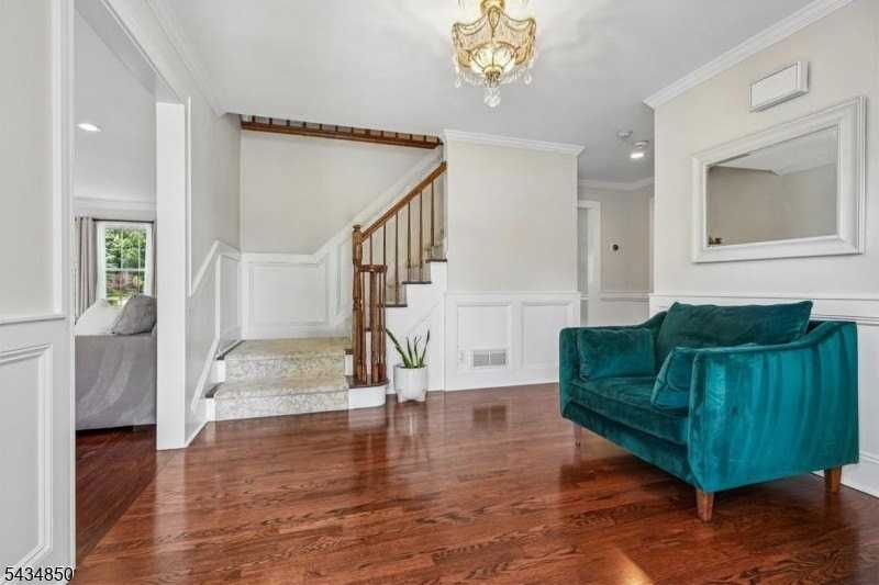 4 Copperfield Way - Photo 3 of 32