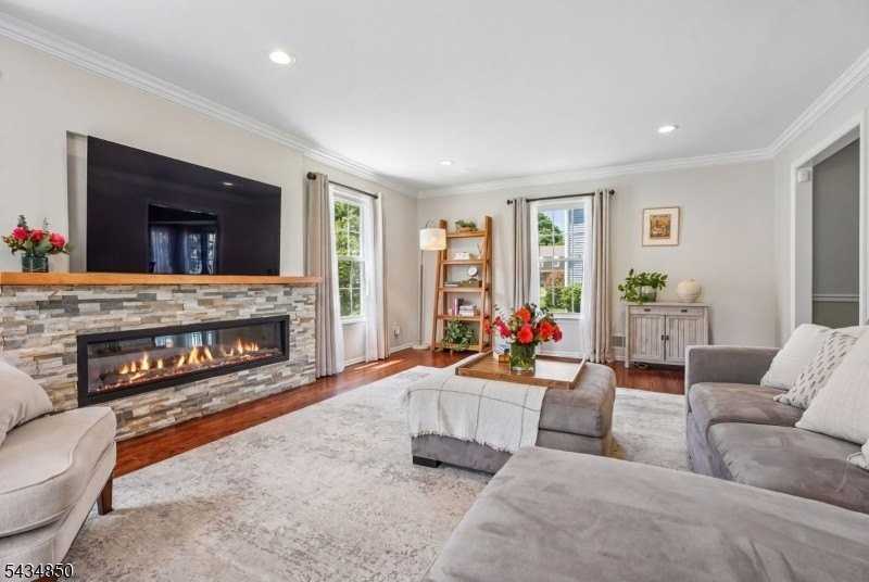 4 Copperfield Way - Photo 4 of 32