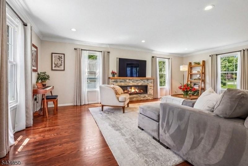 4 Copperfield Way - Photo 5 of 32