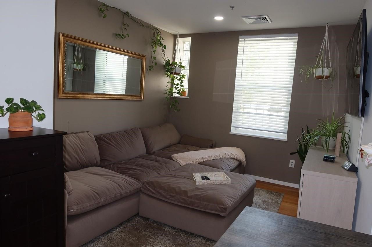 716 Adams St #3W - Photo 4 of 12
