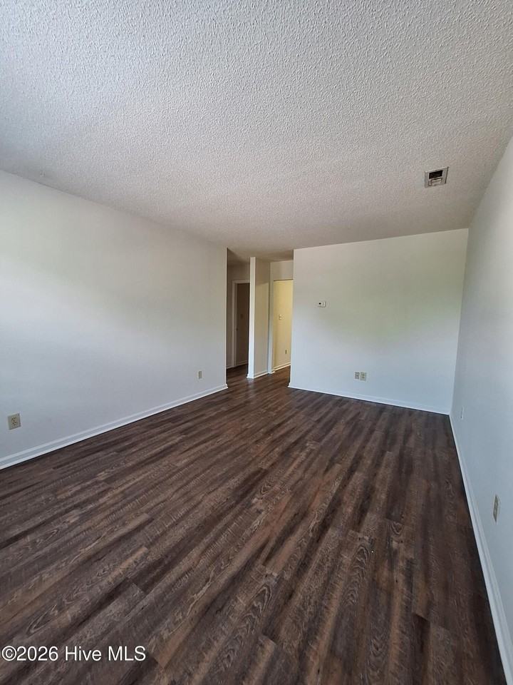 3005 Caldwell Ct #10 - Photo 3 of 8