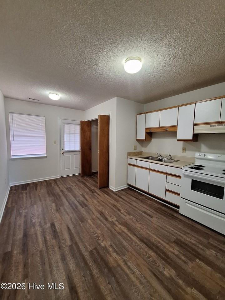 3005 Caldwell Ct #10 - Photo 6 of 8