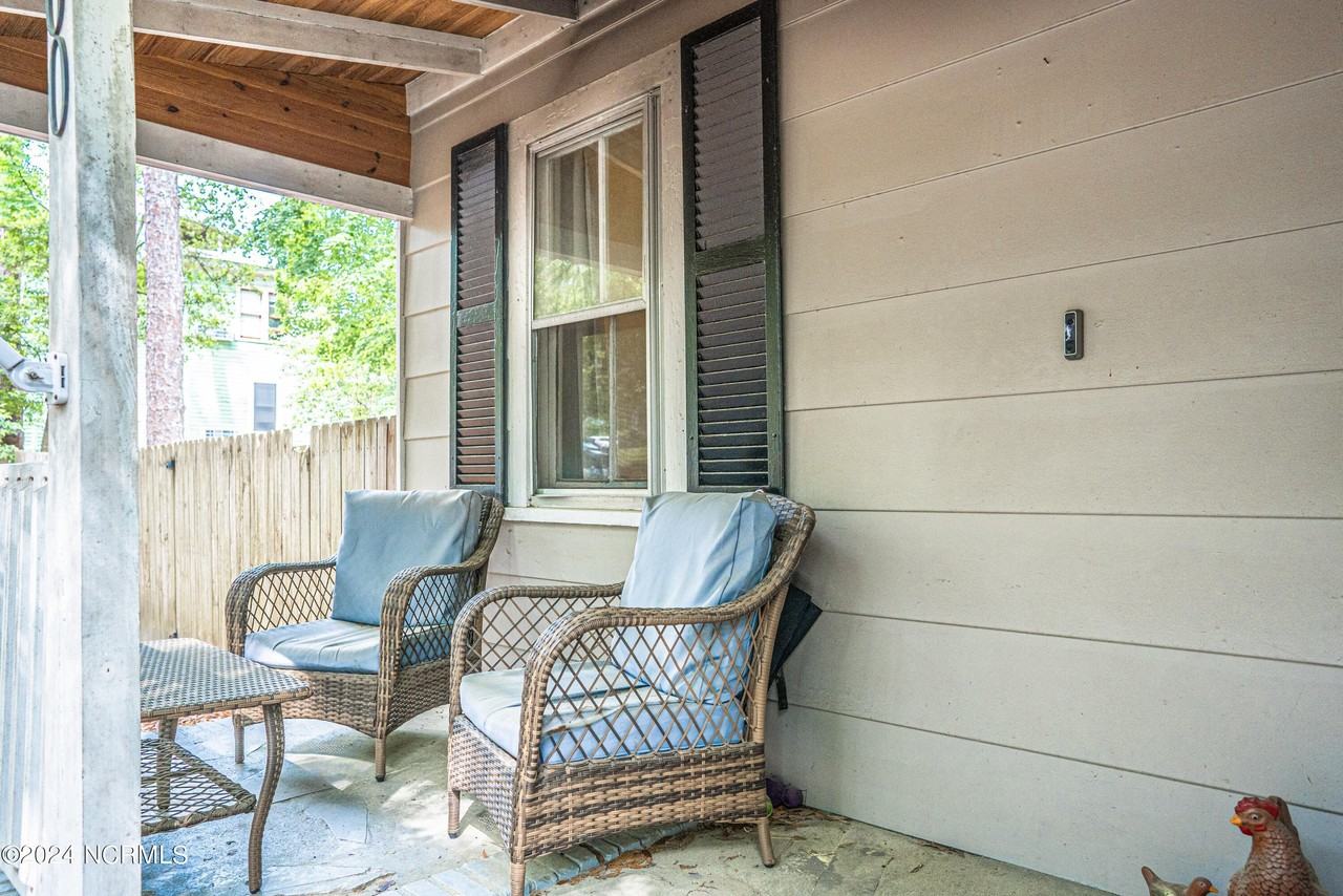 260 N May St #A - Photo 4 of 27