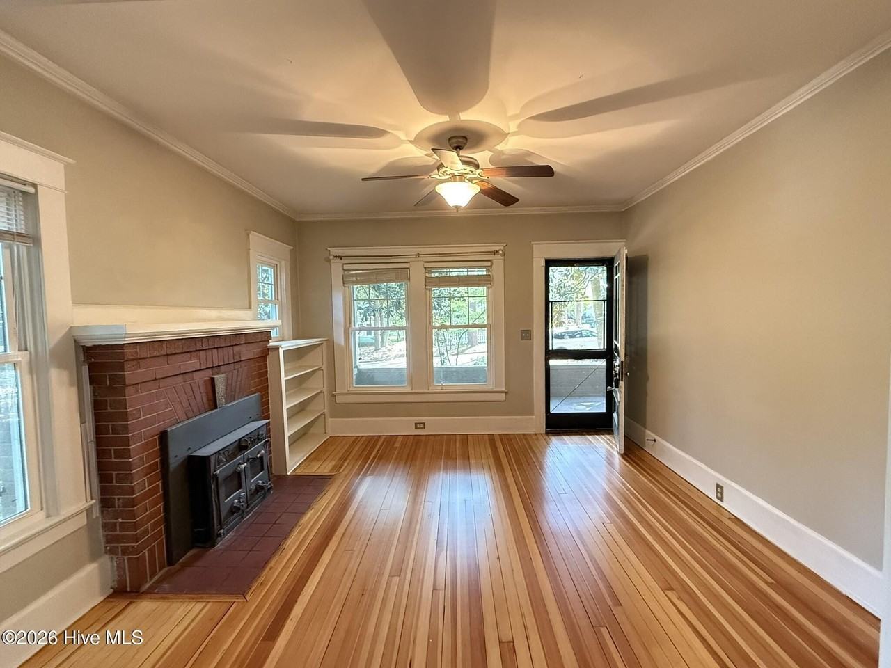 360 E Maine Ave - Photo 5 of 31