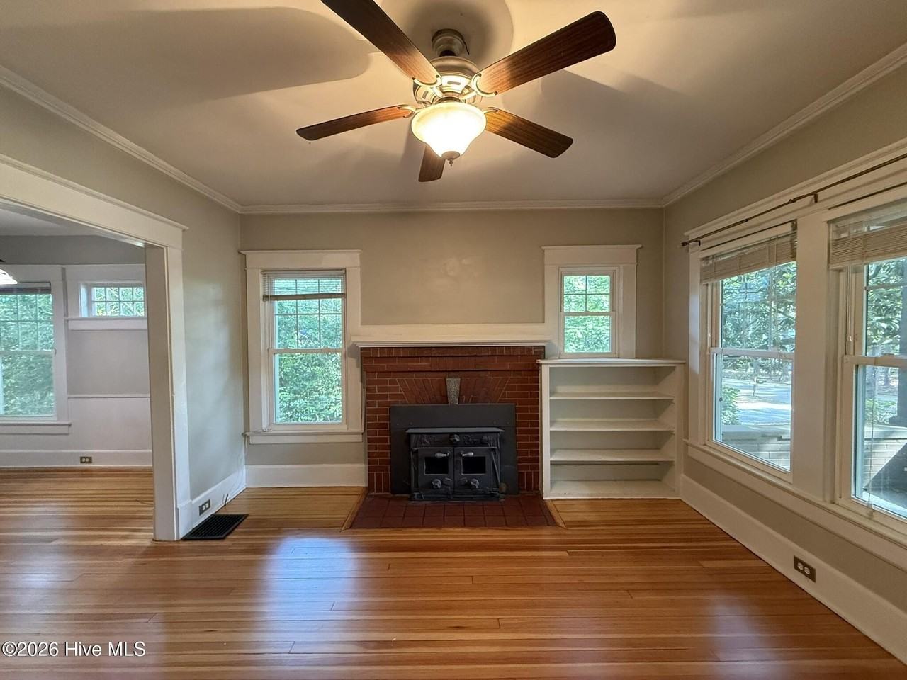 360 E Maine Ave - Photo 6 of 31