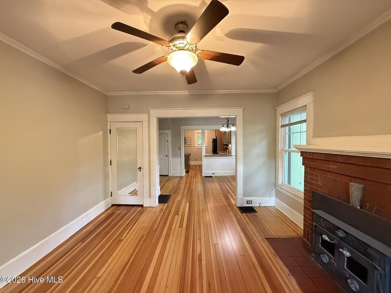 360 E Maine Ave - Photo 7 of 31