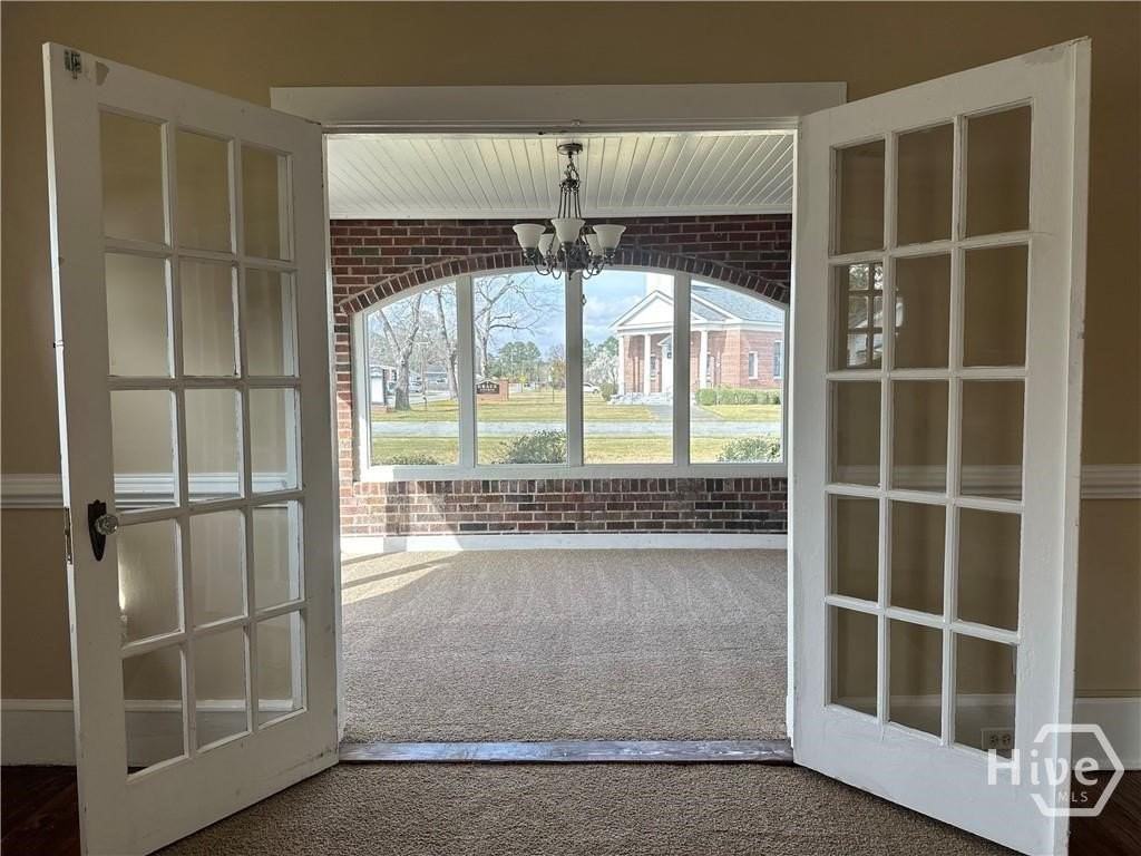 108 N College St - Photo 2 of 18