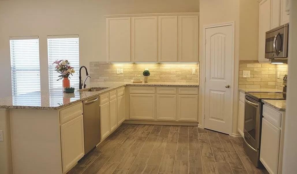 9903 Wausau Ave - Photo 3 of 10