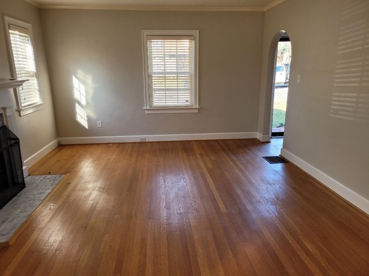 132 Bassett Ave - Photo 3 of 10