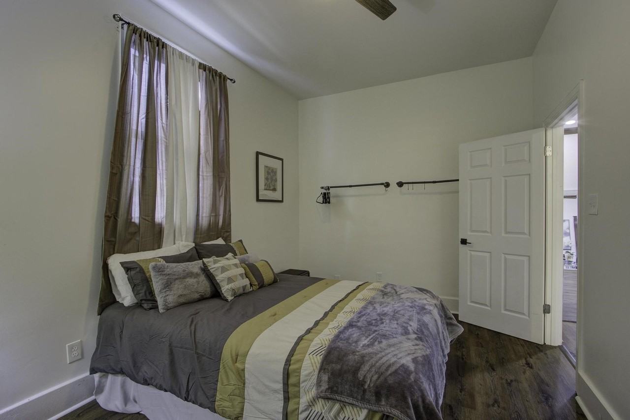 1855 Oliver Ave - Photo 7 of 37