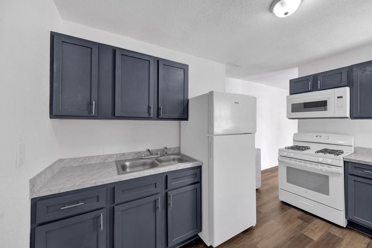 2966 Yale Ave #7 - Photo 3 of 24