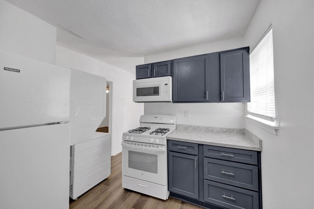 2966 Yale Ave #7 - Photo 4 of 24