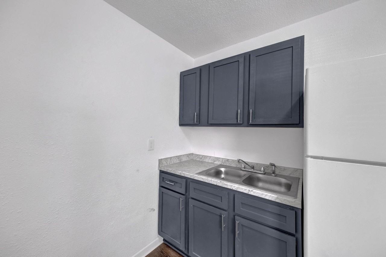 2966 Yale Ave #7 - Photo 5 of 24