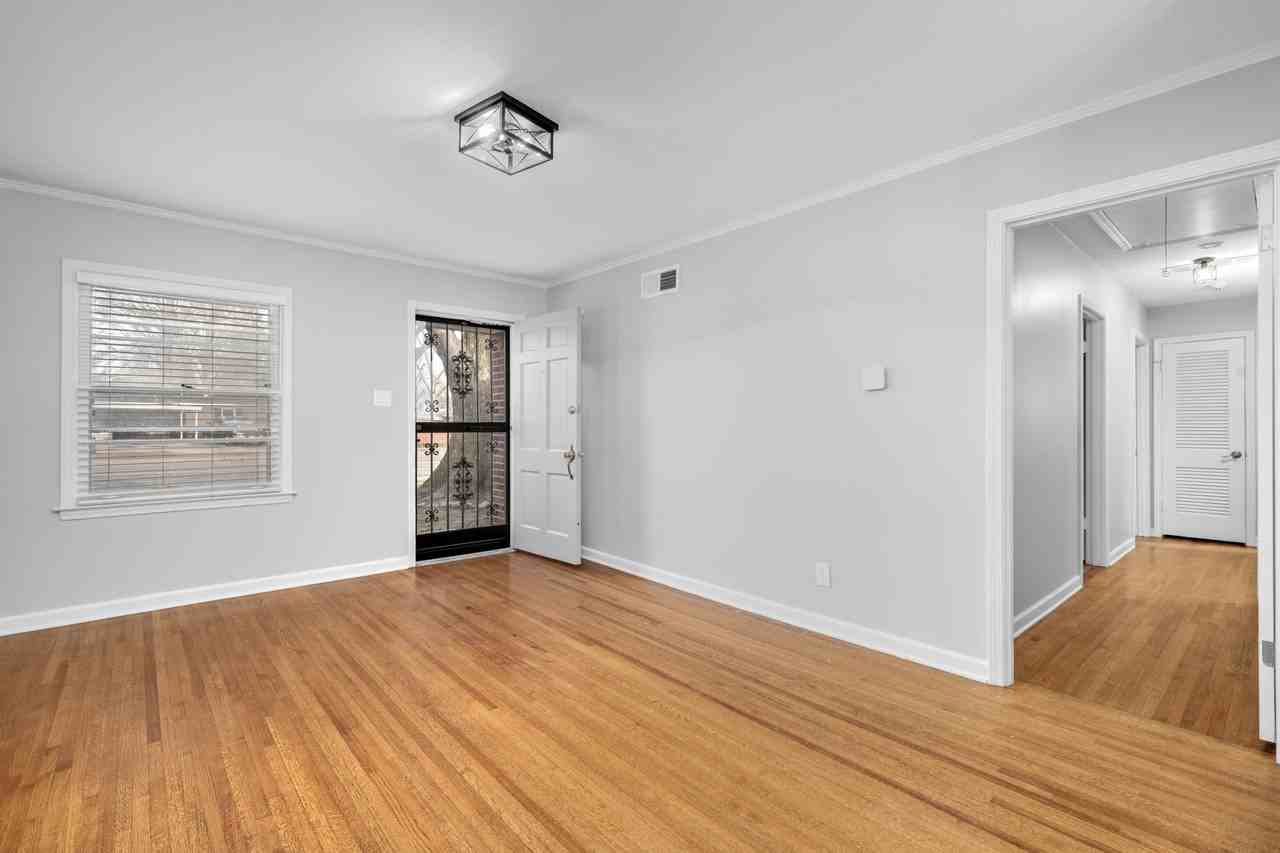 1453 Colonial Rd - Photo 4 of 40