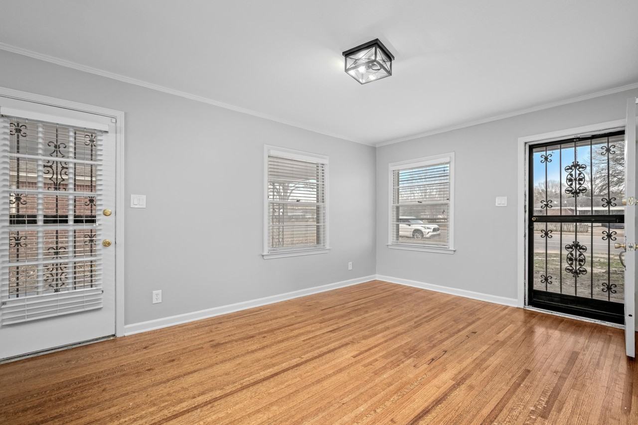 1453 Colonial Rd - Photo 5 of 40