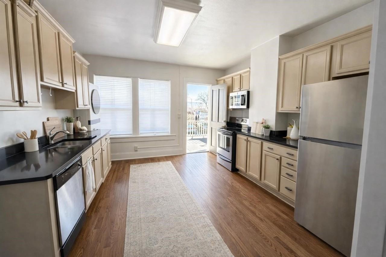 129 Talbot Ave #103 - Photo 3 of 5
