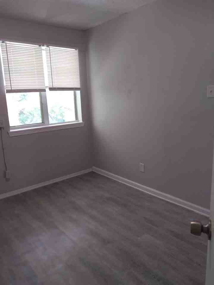 2116 Howell Ave - Photo 3 of 5
