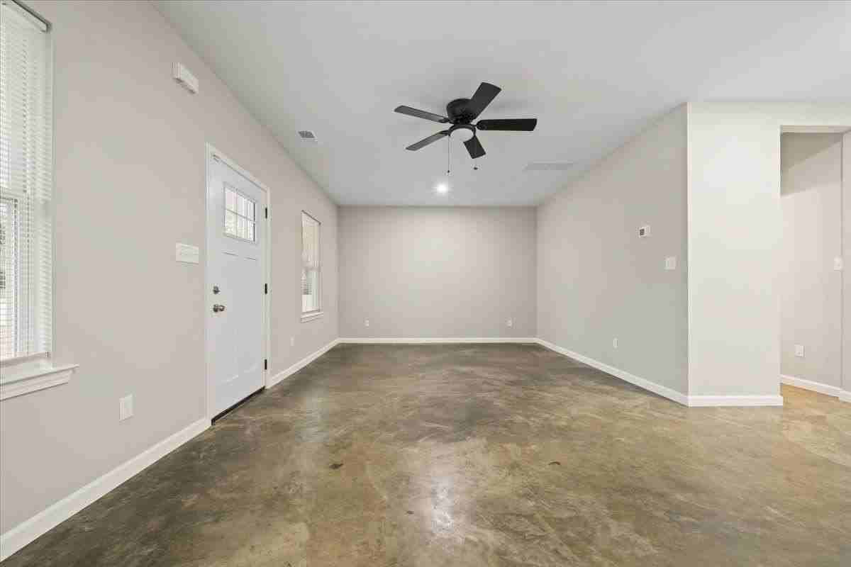 2845 Yale Ave - Photo 4 of 23