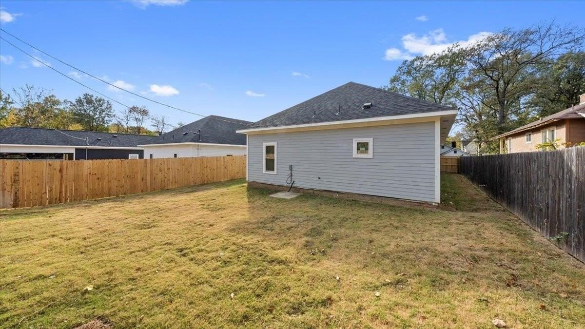 1068 Bruce St - Photo 5 of 27