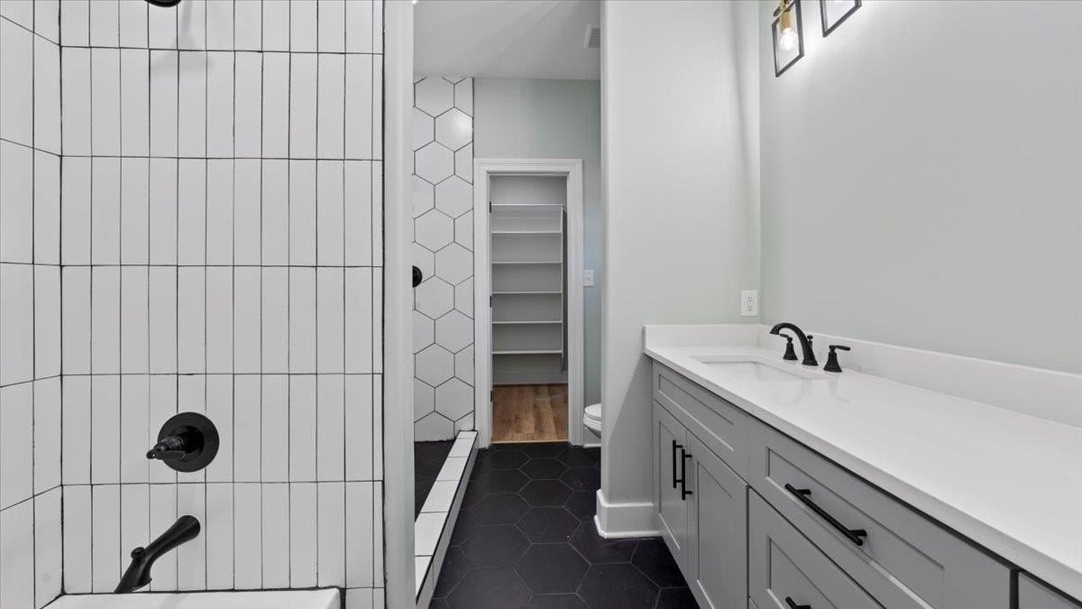 1068 Bruce St - Photo 7 of 27