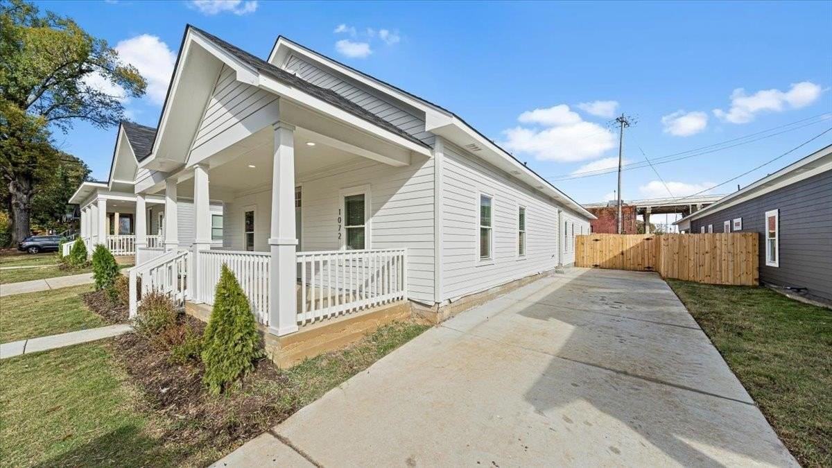 1072 Bruce St - Photo 3 of 27