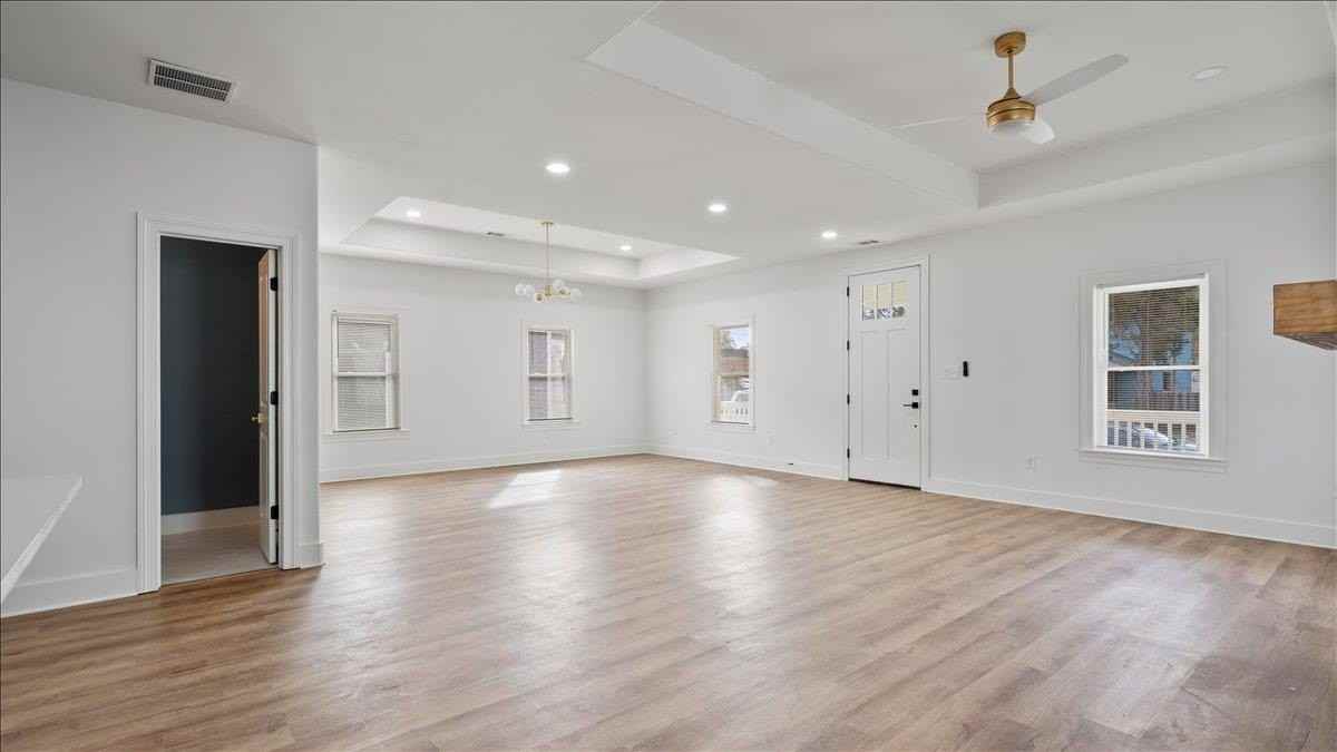 1072 Bruce St - Photo 7 of 27