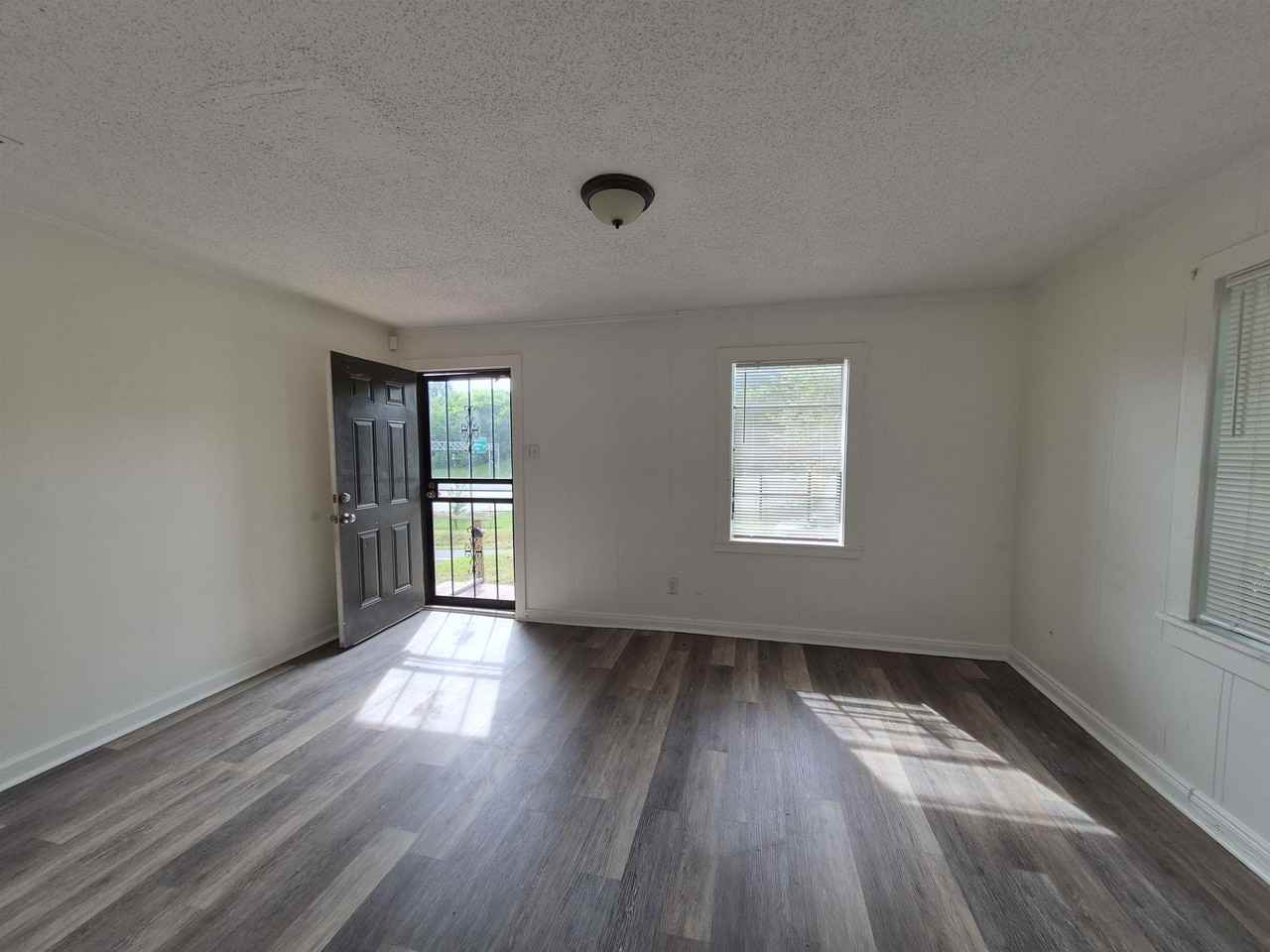 2100 Riverside Blvd - Photo 2 of 10