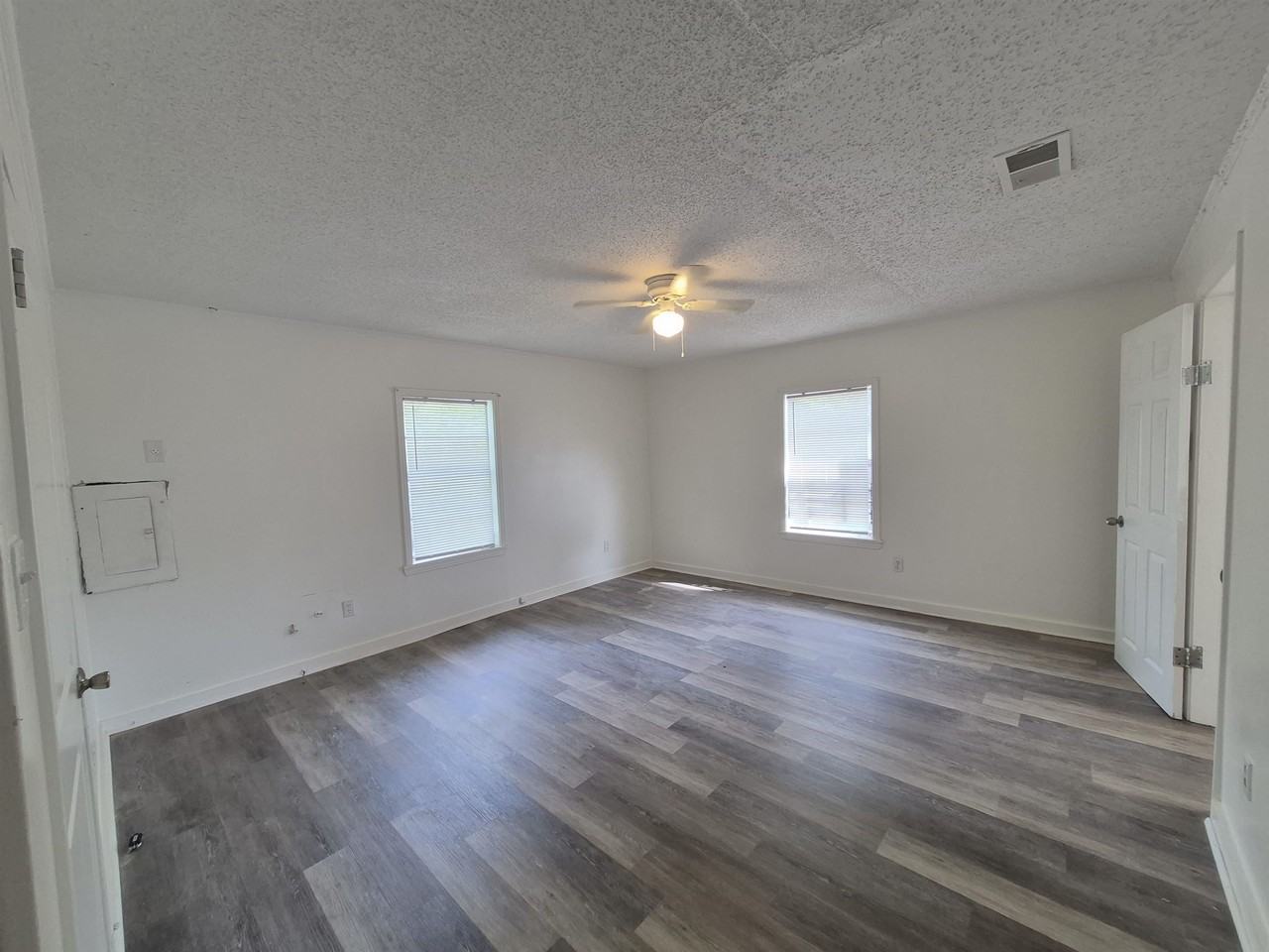 2100 Riverside Blvd - Photo 6 of 10
