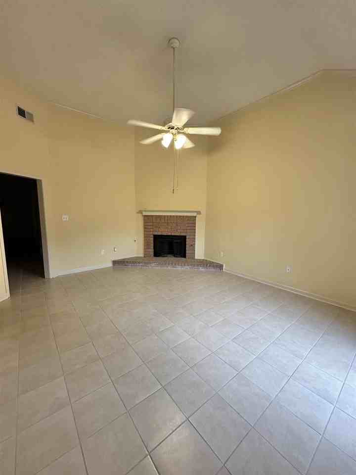 596 Ashley Glen Cir W - Photo 2 of 28