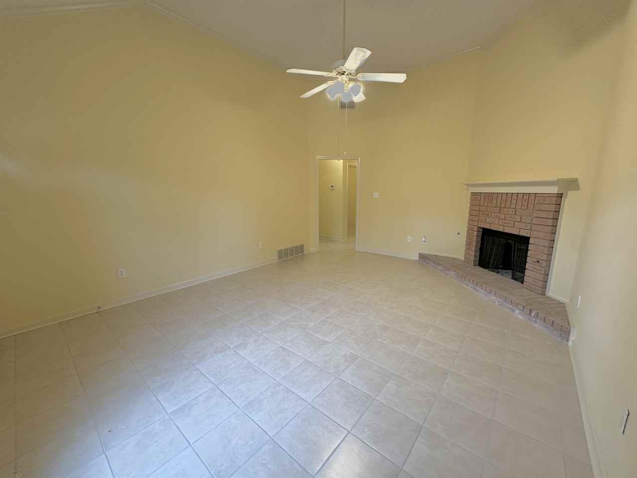596 Ashley Glen Cir W - Photo 4 of 28
